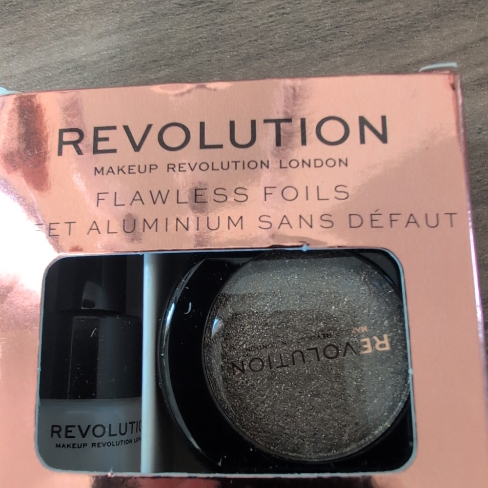 Makeup Revolution Flawless Foils Eyeshadow - Metallic Bronze
